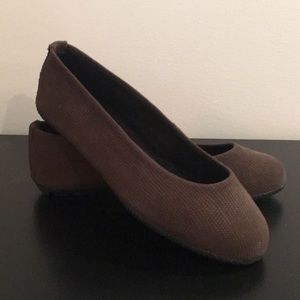 Women’s Kokua brown flats